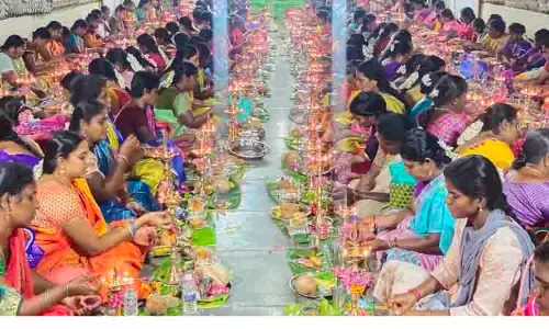 சவுடாம்பிகை அம்மன் கோவிலில் குத்துவிளக்கு பூஜை