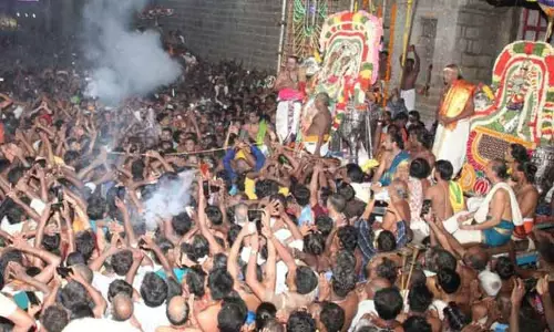 திருவையாறு ஐயாறப்பர் கோவிலில் அப்பர் கயிலை காட்சி திருவையாறு ஐயாறப்பர் கோவிலில் அப்பர் கயிலை காட்சி