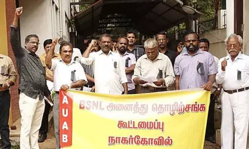 நாகர்கோவிலில் பி.எஸ்.என்.எல். ஊழியர்கள் ஆர்ப்பாட்டம் நாகர்கோவிலில் பி.எஸ்.என்.எல். ஊழியர்கள் ஆர்ப்பாட்டம்