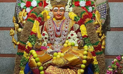 சேலத்தில் ஆடி அமாவாசையையொட்டி  அம்மன் கோவில்களில் சிறப்பு பூஜை