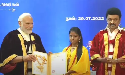 இந்தியாவின் இளைய சமூகத்தை உலகம் உற்று நோக்குகிறது - பட்டமளிப்பு விழாவில் பிரதமர் மோடி பேச்சு இந்தியாவின் இளைய சமூகத்தை உலகம் உற்று நோக்குகிறது - பட்டமளிப்பு விழாவில் பிரதமர் மோடி பேச்சு