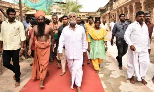 சீர்காழி சட்டைநாதர் கோவிலில் அமைச்சர் சேகர்பாபு சாமி தரிசனம்