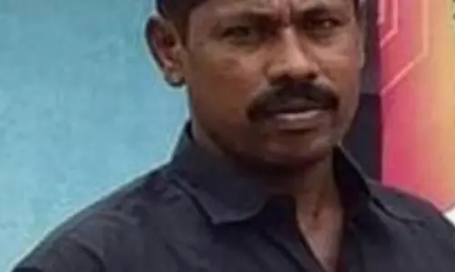 லாரியில் இருந்து குதித்த டிரைவர் பலி