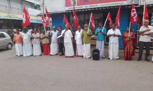 மத்திய அரசுக்கு எதிராக மார்க்சிஸ்ட் கம்யூனிஸ்டு ஆர்ப்பாட்டம் மத்திய அரசுக்கு எதிராக மார்க்சிஸ்ட் கம்யூனிஸ்டு ஆர்ப்பாட்டம்