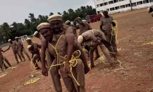 புதிதாக தேர்ந்தெடுக்கப்பட்ட தீயணைப்பு வீரர்களுக்கு சிறப்பு பயிற்சி