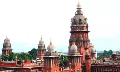 வழக்குகளை விரைவில் விசாரித்து தீர்வு காண்பதில் சென்னை ஐகோர்ட் முதலிடம் - தலைமை நீதிபதி பெருமிதம் வழக்குகளை விரைவில் விசாரித்து தீர்வு காண்பதில் சென்னை ஐகோர்ட் முதலிடம் - தலைமை நீதிபதி பெருமிதம்