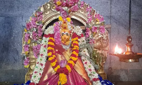 முத்துமாரியம்மன் கோவிலில் ஆடி வெள்ளி வழிபாடு