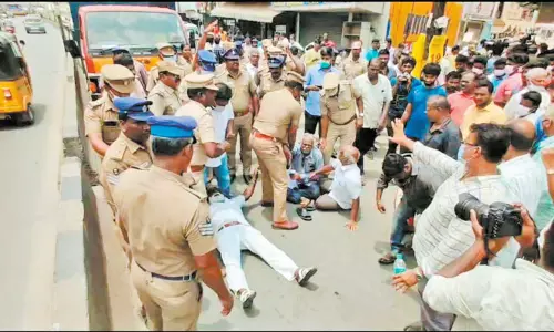 போரூரில் வாடகை செலுத்தாத 50-க்கும் மேற்பட்ட கடைகளுக்கு சீல்