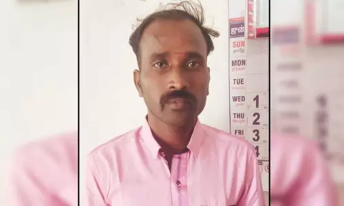 தப்பி ஓடிய ஆயுள் தண்டனை கைதியை சுற்றி வளைத்த தனிப்படை போலீஸ் தப்பி ஓடிய ஆயுள் தண்டனை கைதியை சுற்றி வளைத்த தனிப்படை போலீஸ்