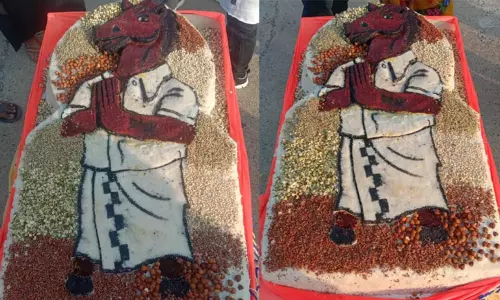 செஸ் ஒலிம்பியாட்: சிறுதானியங்களை கொண்டு 44 கிலோ தம்பி இட்லி - சமையல் கலைஞர் அசத்தல்...!