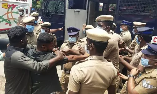 மாணவர் சங்கத்தினர்-போலீசார் தள்ளுமுள்ளு