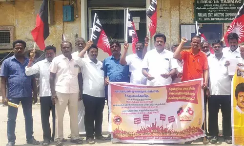 டாஸ்மாக் தொ மு ச வினர் ஆர்ப்பாட்டம்