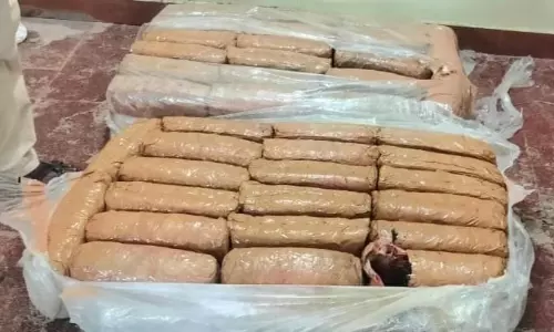 தனுஷ்கோடி கடற்கரையில் கரை ஒதுங்கிய 70 கிலோ கஞ்சா பறிமுதல் தனுஷ்கோடி கடற்கரையில் கரை ஒதுங்கிய 70 கிலோ கஞ்சா பறிமுதல்