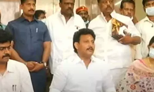 கள்ளக்குறிச்சி தனியார் பள்ளி மாணவர்களின் கல்வி பாதிக்காத வகையில் நடவடிக்கை - அமைச்சர் அன்பில் மகேஷ் தகவல் கள்ளக்குறிச்சி தனியார் பள்ளி மாணவர்களின் கல்வி பாதிக்காத வகையில் நடவடிக்கை - அமைச்சர் அன்பில் மகேஷ் தகவல்