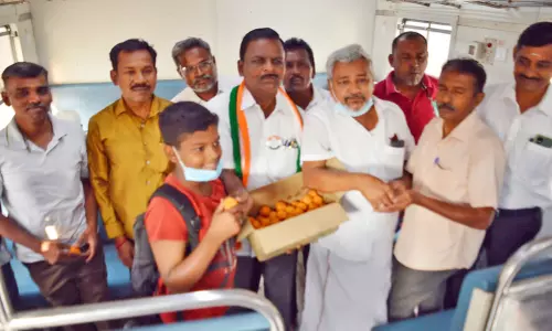 2 ஆண்டுகளுக்கு பிறகு ஈரோடு- பாலக்காடு ரெயில் மீண்டும் இயக்கம் 2 ஆண்டுகளுக்கு பிறகு ஈரோடு- பாலக்காடு ரெயில் மீண்டும் இயக்கம்