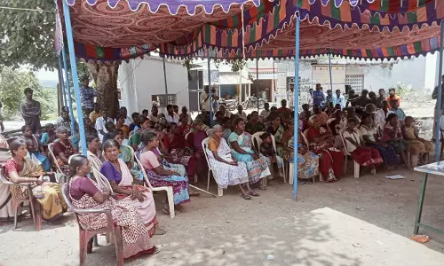 பொதுமக்கள் தர்ணா பொதுமக்கள் தர்ணா