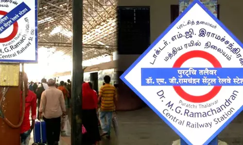 ரூ.88 ஆயிரம் மதிப்புள்ள பொருட்களுடன் ரெயிலில் தவறவிட்ட பையை பயணியிடம் மீண்டும் ஒப்படைத்த போலீசார்