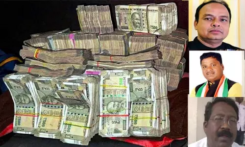 மே.வங்காளத்தில் காரில் ரூ.50 லட்சத்துடன் பிடிபட்ட எம்.எல்.ஏ.க்கள் கட்சியில் இருந்து சஸ்பெண்ட்; காங்கிரஸ் அதிரடி மே.வங்காளத்தில் காரில் ரூ.50 லட்சத்துடன் பிடிபட்ட எம்.எல்.ஏ.க்கள் கட்சியில் இருந்து சஸ்பெண்ட்; காங்கிரஸ் அதிரடி