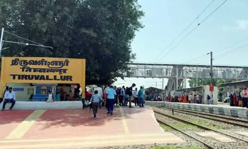 குழந்தைகள் கடத்தல் தடுப்பு தினத்தை முன்னிட்டு ரெயில் நிலையத்தில் விழிப்புணர்வு பிரசாரம் குழந்தைகள் கடத்தல் தடுப்பு தினத்தை முன்னிட்டு ரெயில் நிலையத்தில் விழிப்புணர்வு பிரசாரம்