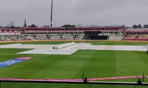 காமன்வெல்த் மகளிர் கிரிக்கெட்: இந்தியா- பாகிஸ்தான் போட்டியில் மழையால் டாஸ் போடுவதில் தாமதம் காமன்வெல்த் மகளிர் கிரிக்கெட்: இந்தியா- பாகிஸ்தான் போட்டியில் மழையால் டாஸ் போடுவதில் தாமதம்