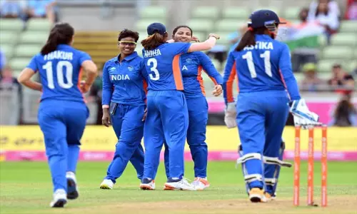காமன்வெல்த் மகளிர் கிரிக்கெட்: இந்தியாவிற்கு100 ரன்கள் இலக்கு நிர்ணயித்த பாகிஸ்தான் காமன்வெல்த் மகளிர் கிரிக்கெட்: இந்தியாவிற்கு100 ரன்கள் இலக்கு நிர்ணயித்த பாகிஸ்தான்