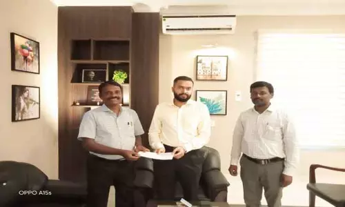 சாரல் திருவிழாவுக்கு ரூ.1 லட்சம் நன்கொடை சாரல் திருவிழாவுக்கு ரூ.1 லட்சம் நன்கொடை