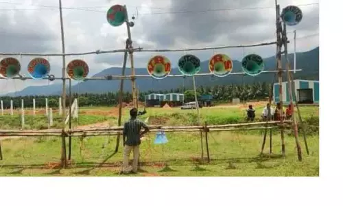 கம்பத்தில்  ஒலிபெருக்கி உரிமையாளர்களுக்கு இசை போட்டி