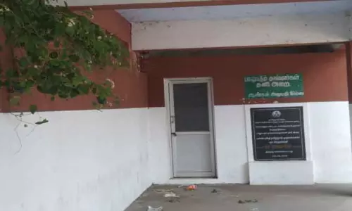 நெகமம் புதிய பஸ் நிலையத்தில்  பூட்டிக்கிடக்கும் தாய்மார்கள் பாலூட்டும் அறை திறக்கப்படுமா?- சமூக ஆர்வலர்கள் எதிர்பார்ப்பு