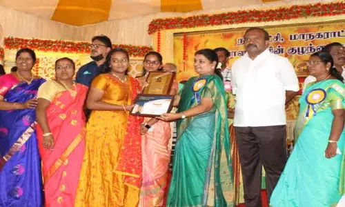 பிளஸ்-2, எஸ்.எஸ்.எல்.சி. தேர்வில் அதிக மதிப்பெண் பெற்ற நகராட்சி, மாநகராட்சி பணியாளர்களின் குழந்தைகளுக்கு பரிசு அமைச்சர் கீதாஜீவன் வழங்கினார் பிளஸ்-2, எஸ்.எஸ்.எல்.சி. தேர்வில் அதிக மதிப்பெண் பெற்ற நகராட்சி, மாநகராட்சி பணியாளர்களின் குழந்தைகளுக்கு பரிசு அமைச்சர் கீதாஜீவன் வழங்கினார்