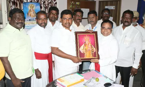 அமைச்சர் அனிதா ராதாகிருஷ்ணன் பிரார்த்தனை