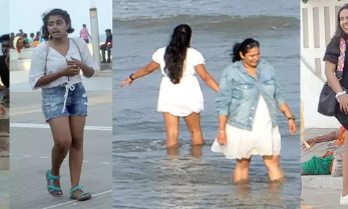 புதுவையில் சுற்றுலா பயணிகள் குவிந்தனர்