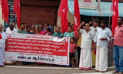 புதன்சந்தையில் மார்க்சிஸ்ட் கம்யூனிஸ்டு கட்சியினர் ஆர்ப்பாட்டம் புதன்சந்தையில் மார்க்சிஸ்ட் கம்யூனிஸ்டு கட்சியினர் ஆர்ப்பாட்டம்