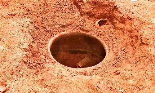 2 ஆயிரம் ஆண்டு பழமையான முதுமக்கள் தாழி கண்டெடுப்பு 2 ஆயிரம் ஆண்டு பழமையான முதுமக்கள் தாழி கண்டெடுப்பு