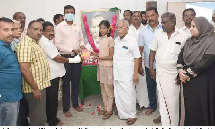 செய்குதம்பி பாவலர் பிறந்த நாள் விழா உருவ படத்துக்கு மாலை அணிவித்து கலெக்டர் மரியாதை செய்குதம்பி பாவலர் பிறந்த நாள் விழா உருவ படத்துக்கு மாலை அணிவித்து கலெக்டர் மரியாதை