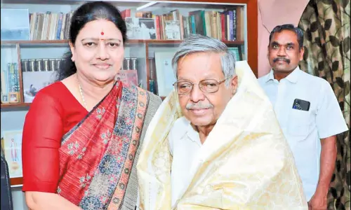 பண்ருட்டி ராமச்சந்திரனுடன் சசிகலா `திடீர் சந்திப்பு `அ.தி.மு.க. மீண்டும் ஒன்றிணையும் என பேட்டி பண்ருட்டி ராமச்சந்திரனுடன் சசிகலா `திடீர் சந்திப்பு `அ.தி.மு.க. மீண்டும் ஒன்றிணையும் என பேட்டி