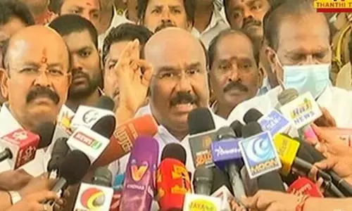 அ.தி.மு.க.னா நாங்கதான்...! அதெல்லாம் சீரியசா எடுத்துக்காதீங்க- முன்னாள் அமைச்சர் ஜெயக்குமார் அ.தி.மு.க.னா நாங்கதான்...! அதெல்லாம் சீரியசா எடுத்துக்காதீங்க- முன்னாள் அமைச்சர் ஜெயக்குமார்
