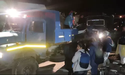 இமாச்சலப் பிரதேசத்தில் வெள்ளத்தில் சிக்கித் தவித்த சுற்றுலாப் பயணிகள் உட்பட 105 பேர் மீட்பு!