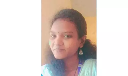 என்ஜினீயரிங் மாணவி தீக்குளித்து தற்கொலை என்ஜினீயரிங் மாணவி தீக்குளித்து தற்கொலை