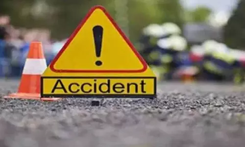 மோட்டார் சைக்கிள்கள் மோதல்; 2 வாலிபர்கள் சாவு