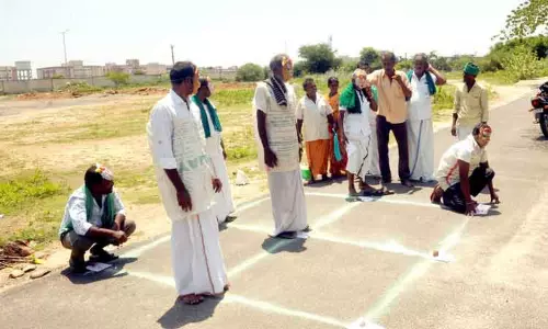 விவசாயிகள் நூதன போராட்டம்