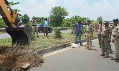 ஓங்கூர் தேசிய நெடுஞ்சாலையில் நடு தடுப்புக்கட்டையை உடைத்து வழி ஏற்பாடு