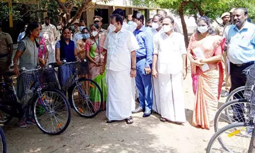 2,506 மாணவர்களுக்கு விலையில்லா சைக்கிள் 2,506 மாணவர்களுக்கு விலையில்லா சைக்கிள்