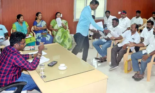 வாக்காளர் பட்டியலுடன் ஆதார் எண்ணை இணைப்பது குறித்து அனைத்து கட்சி கூட்டம் வாக்காளர் பட்டியலுடன் ஆதார் எண்ணை இணைப்பது குறித்து அனைத்து கட்சி கூட்டம்