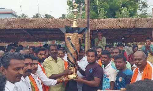 உப்புக்கோட்டை அருகே மாவட்ட அளவிலான கபடி போட்டி உப்புக்கோட்டை அருகே மாவட்ட அளவிலான கபடி போட்டி