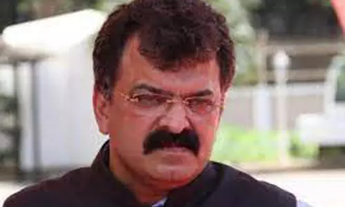 கவர்னருக்கு எதிராக போராட்டம்- முன்னாள் மந்திரி ஜிதேந்திர அவாத் தொண்டர்களுடன் கைது