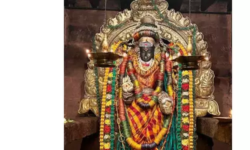 பெரியநாயகி அம்மனுக்கு வளையல் அலங்காரம் பெரியநாயகி அம்மனுக்கு வளையல் அலங்காரம்