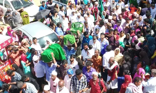 மத நல்லிணக்கத்துக்கு எடுத்துக்காட்டாக திகழும் தெற்கு விஜயநாராயணம் தர்கா கந்தூரி விழா மத நல்லிணக்கத்துக்கு எடுத்துக்காட்டாக திகழும் தெற்கு விஜயநாராயணம் தர்கா கந்தூரி விழா