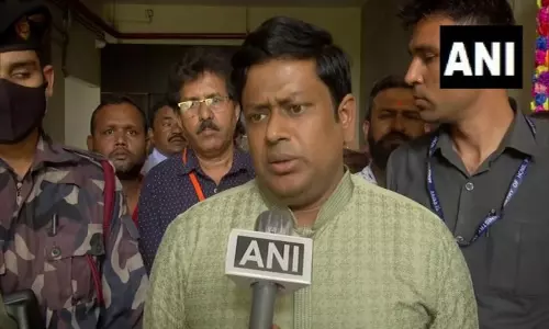 மேற்கு வங்காளம்; ஊழல் வழக்குகளில் இருந்து ஊடக கவனம் திசைதிரும்பவே மந்திரிசபை மாற்றம்:  பா.ஜ.க. குற்றச்சாட்டு