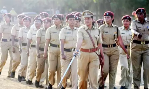 முன்னாள் ராணுவ வீரர்களுக்கு போலீஸ் பணியில் 5 சதவீத இட ஒதுக்கீடு - தமிழ்நாடு சீருடை பணியாளர் தேர்வாணையம் தகவல் முன்னாள் ராணுவ வீரர்களுக்கு போலீஸ் பணியில் 5 சதவீத இட ஒதுக்கீடு - தமிழ்நாடு சீருடை பணியாளர் தேர்வாணையம் தகவல்