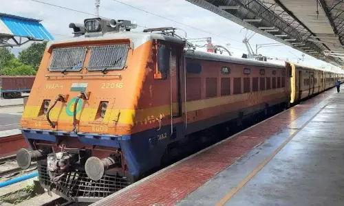 பராமரிப்பு பணிகளுக்காக ஒரே நாளில் 140 ரெயில்கள் ரத்து - பயணிகள் அவதி பராமரிப்பு பணிகளுக்காக ஒரே நாளில் 140 ரெயில்கள் ரத்து - பயணிகள் அவதி